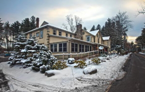 Woodfield Manor Resort: A Sundance Vacations Resort
